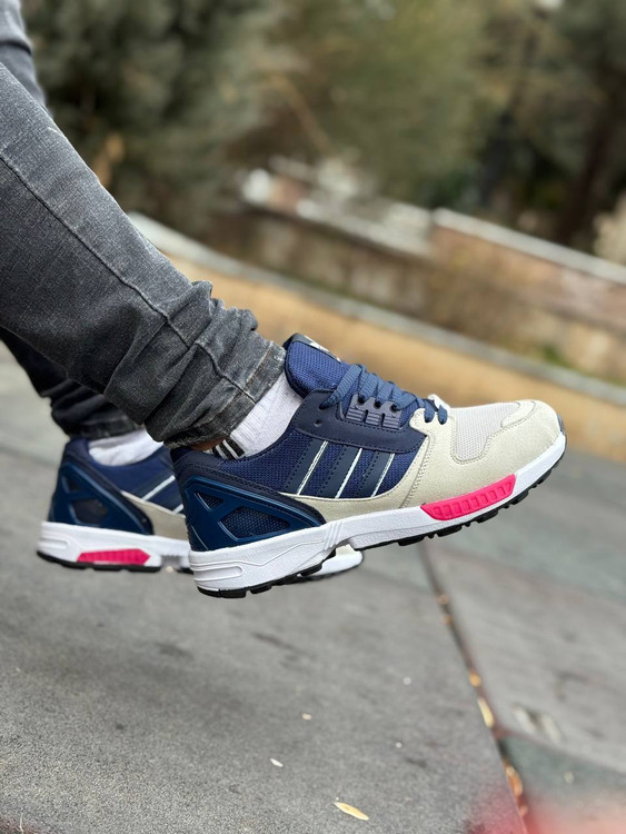 استایل خیابانی کتونی Adidas ZX مناسب پیادهروی و استفاده روزمره