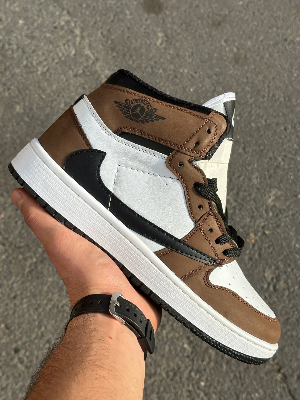 تصویر کتانی نایکی ترویس ساقدار مردانه با جنس چرم مصنوعی 