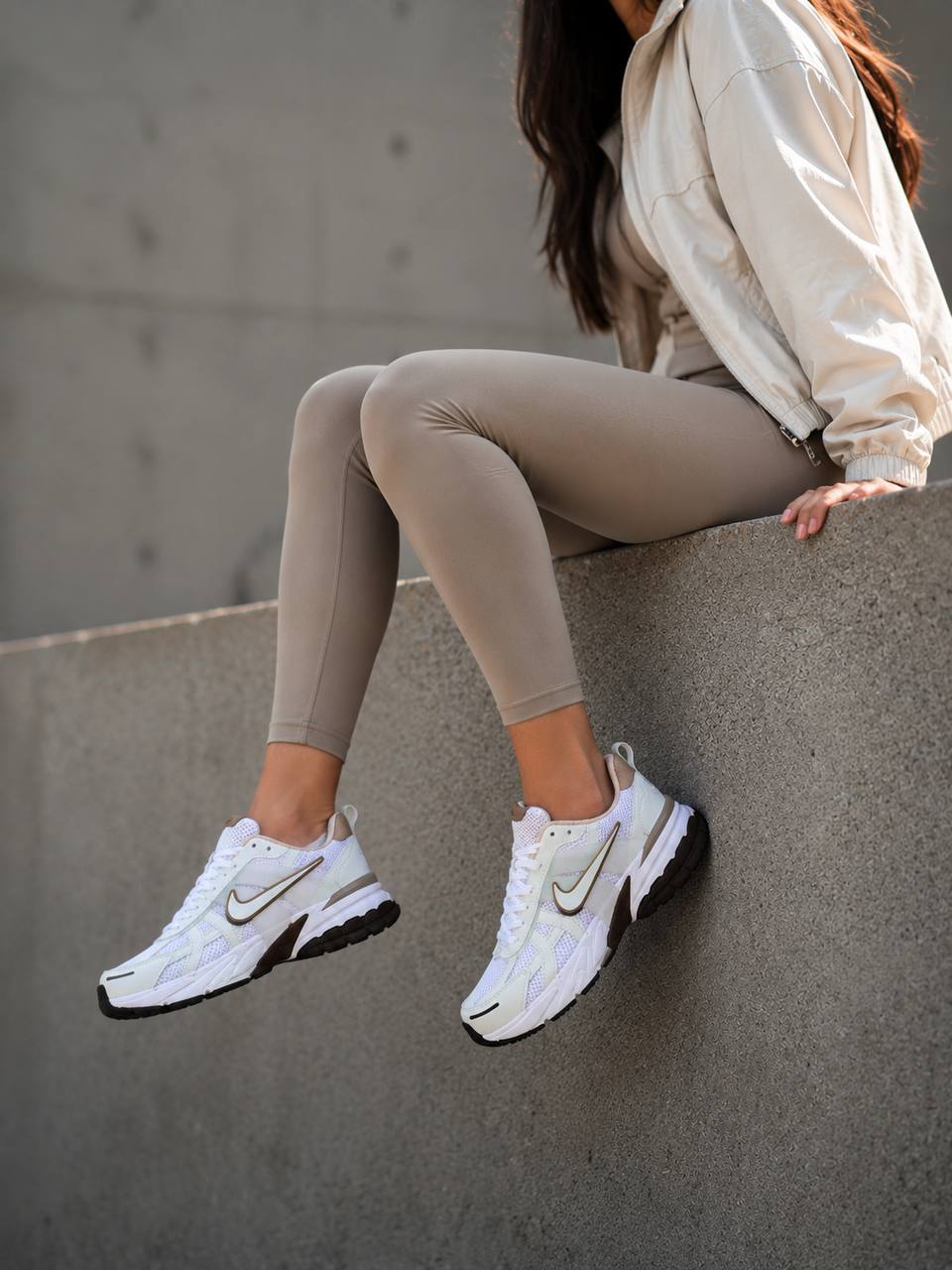 کتونی نایک V2K Run زنانه سفید طلایی کد3