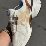 کتونی نایک مدل نایک وی تو کی رنگ کرم (Nike V2K Run)کد24