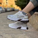 کتونی نایک V2K Run زنانه سفید طلایی کد3