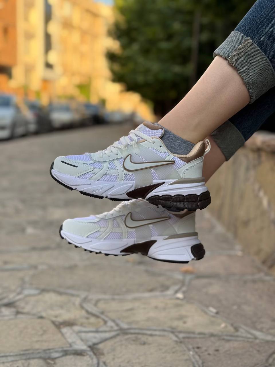 کتونی نایک V2K Run زنانه سفید طلایی کد3