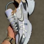 کتونی نایک مدل Nike V2K Run رنگ سفید نقرهای کد31