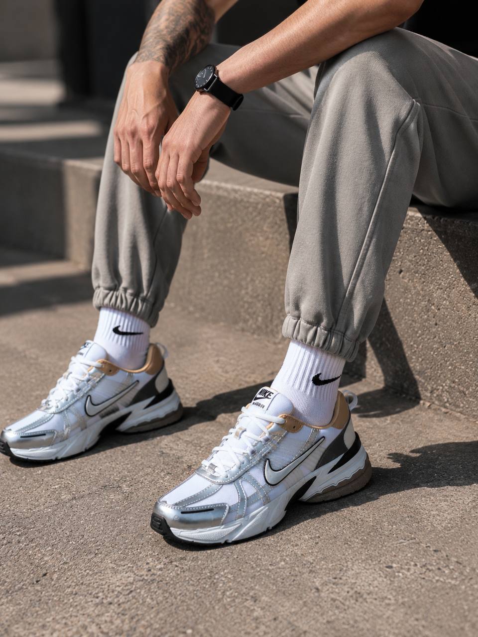 کتونی نایک مدل Nike V2K Run رنگ سفید نقرهای کد31
